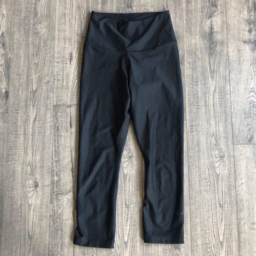 SOLD Nike High Rise 7/8 Legging - Picture 2 of 7